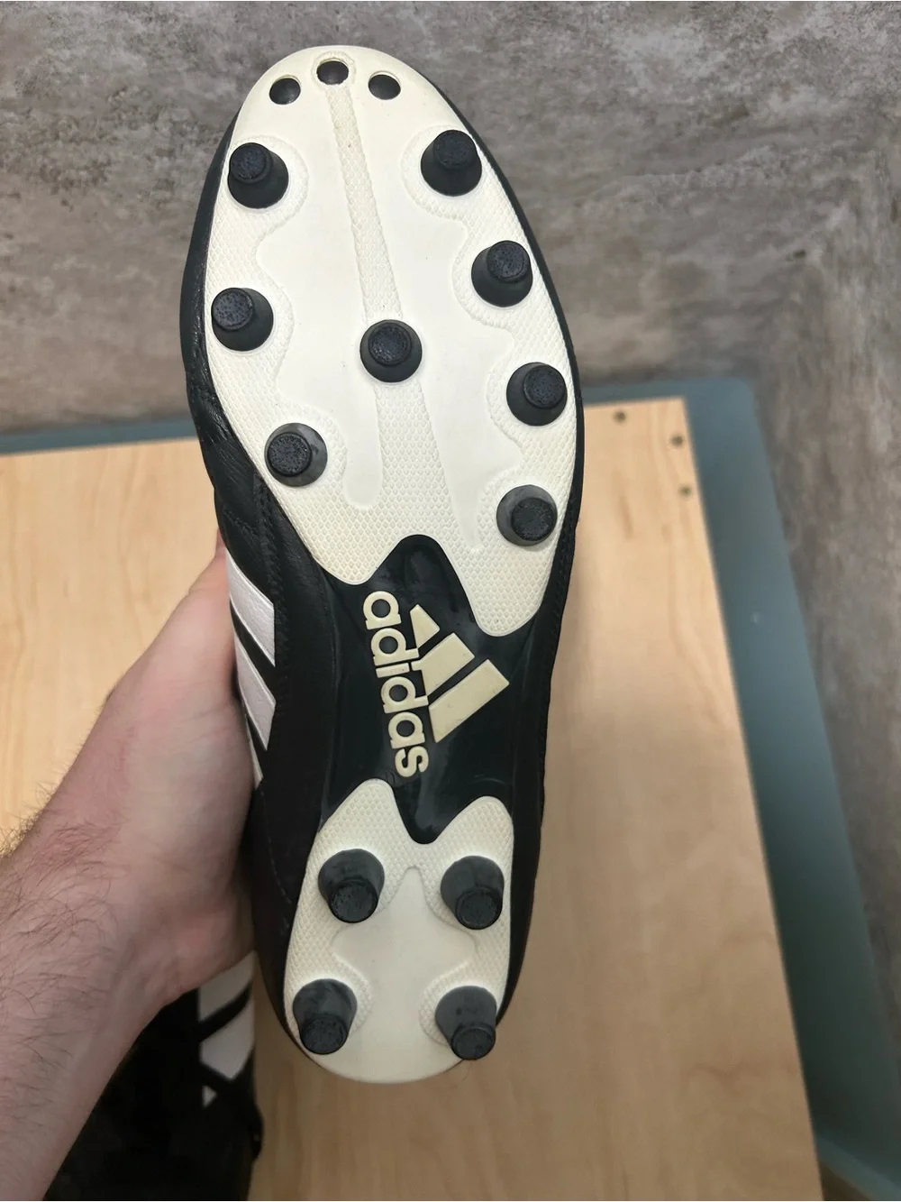 vintage Adidas soccer cleats men’s size 9.5